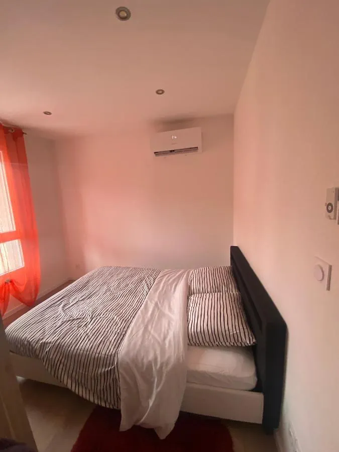 Petit Chateau Chasse-sur-Rhone Apartment